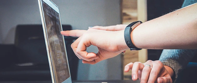 Facebook-marketing-manageri-privind-la-campania-de-marketing-pe-descktop